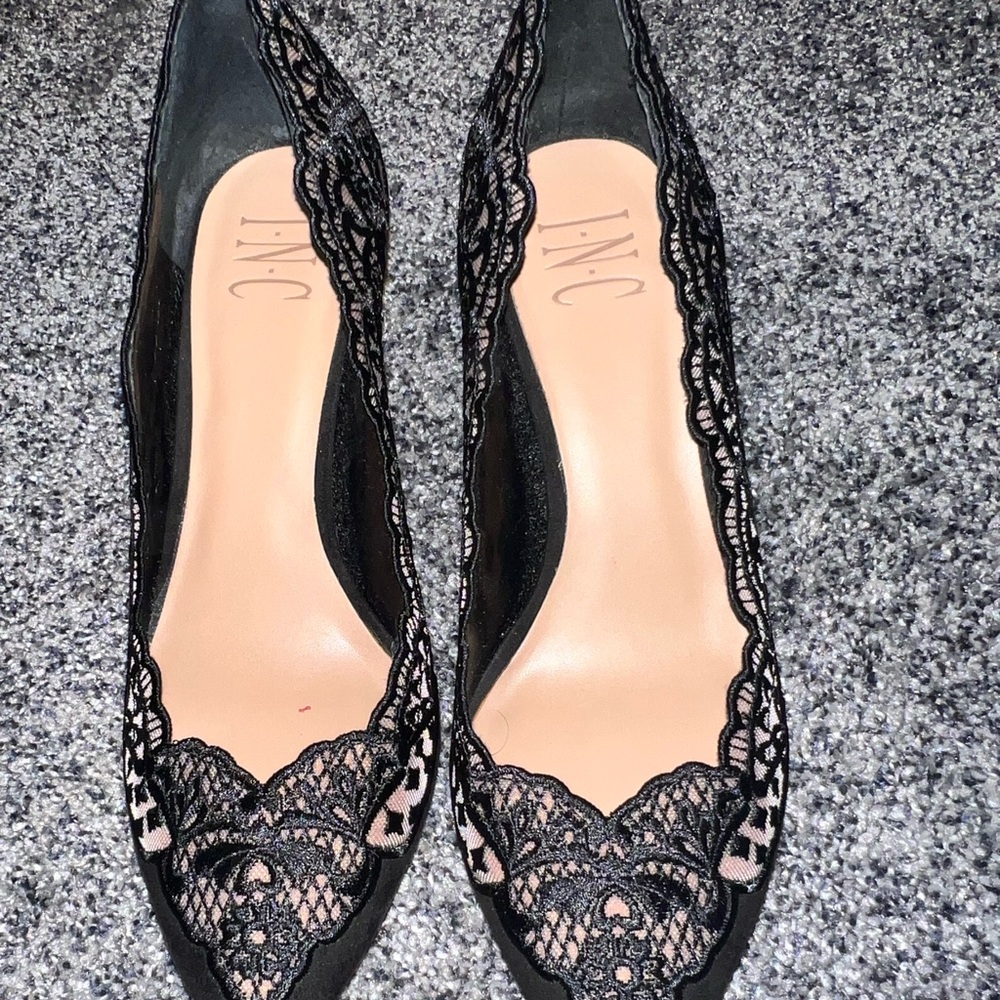 Woman’s size 7m INC black lace shoes